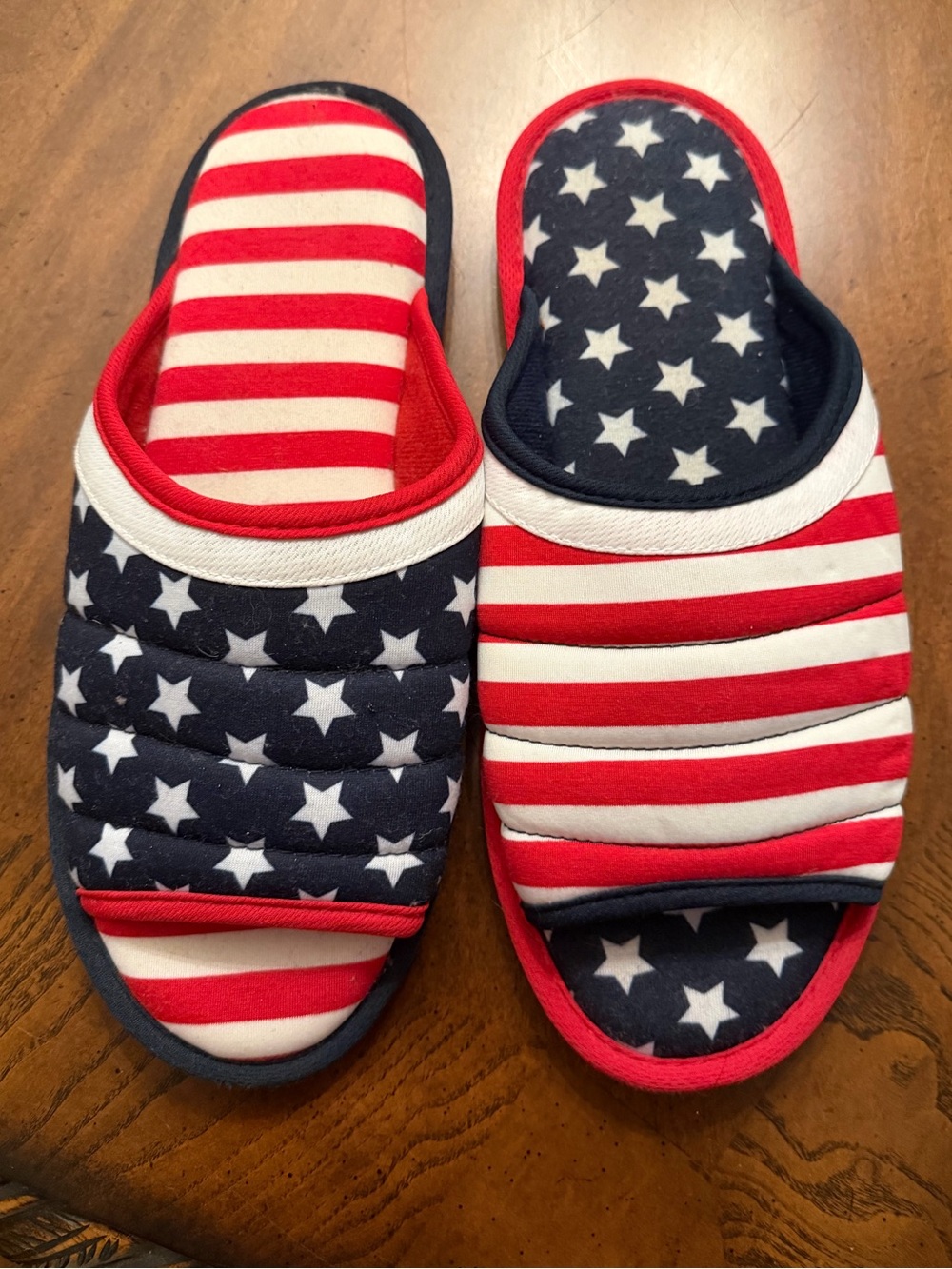 Dearfoams men’s size large 11-12 slippers USA American Flag patriotic military